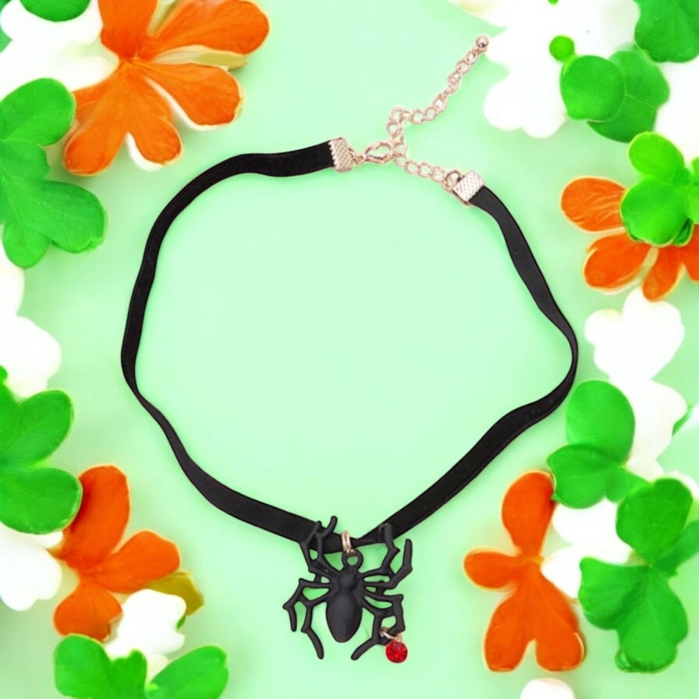 MATTE SPIDER CHOKER NECKLACE